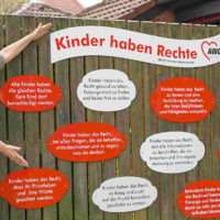 AWO Kita Wiehbergstraße: Neue Schilder weisen auf Kinderrechte hin