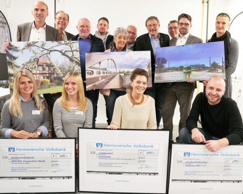 Bild mit Fachwerkhaus für 315 Euro versteigert