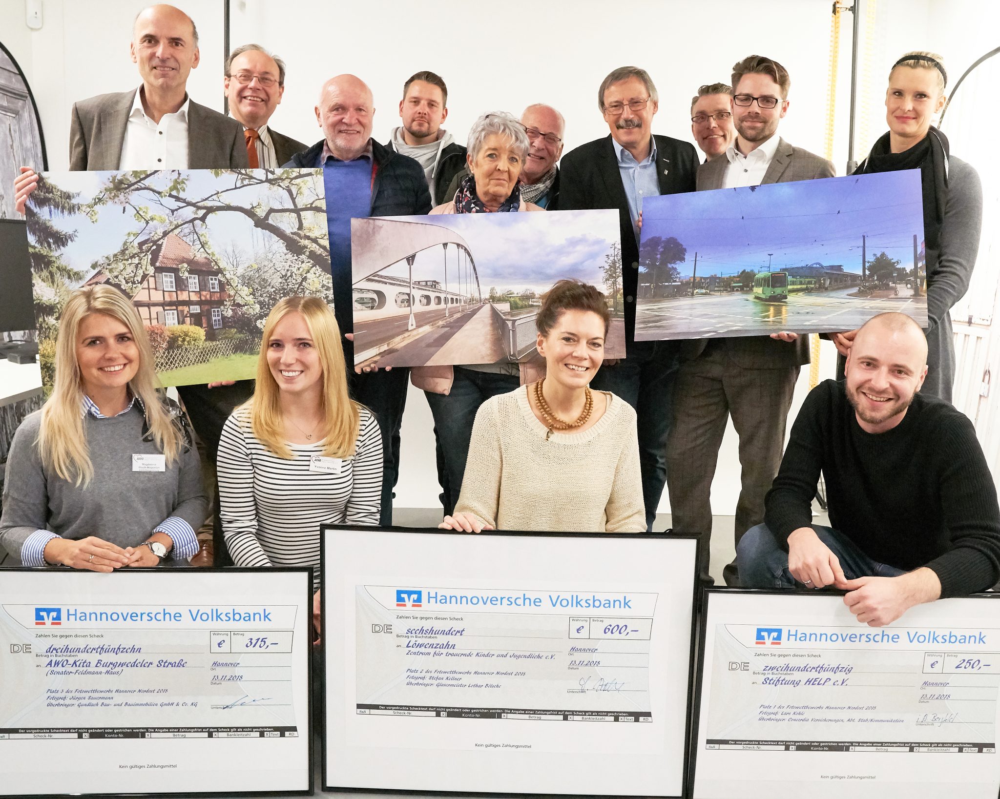 Qizlarning jingalak eshaklarining fotosuratlari