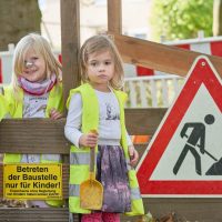 „Betreten der Baustelle nur für Kinder“