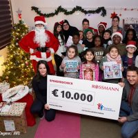 Firma Rossmann unterstützt Deutsches Kinderhilfswerk mit 10.000 Euro