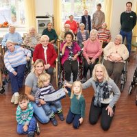 Seniorenstift spendet 300 Euro für Krippenwagen