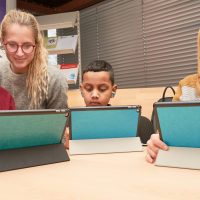 Apps öffnen, Mails versenden und Deutsch lernen