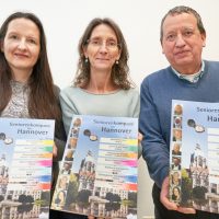 Ein Wegweiser in sieben Sprachen