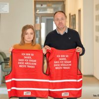 „Ich bin so sauer, dass ich sogar diese hässliche Weste trage“