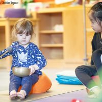 Kita-Kinder machen Yoga