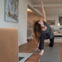 Yoga mit Baby bei der AWO Familienbildung jetzt online