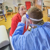 Corona: Soldaten testen im AWO Pflegeheim