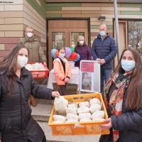 AWO Mitarbeitende und Eltern spenden für krebskranken Jungen
