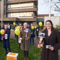 Mit Osterhasen auf Gewalt aufmerksam gemacht
