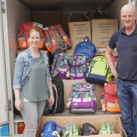 Packaktion: Sparkasse übergibt Ranzen und Rucksäcke an die AWO